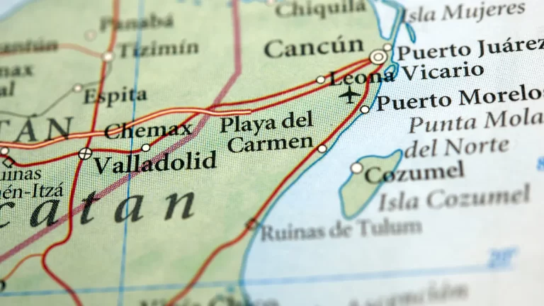 Map of the Yucatán Peninsula showing Playa del Carmen between Cancún and Tulum, across from Cozumel